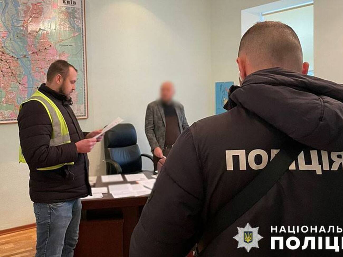 Обшуки проводять у комунальних установах і приватному підприємстві
