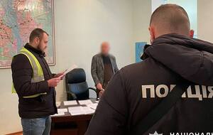 Обыски идут в коммунальных учреждениях и в частном предприятии