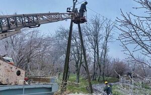 Як зазначають у ДТЕК, енергетики й далі працюватимуть у посиленому режимі, допоки не повернуть світло скрізь, де це можливо