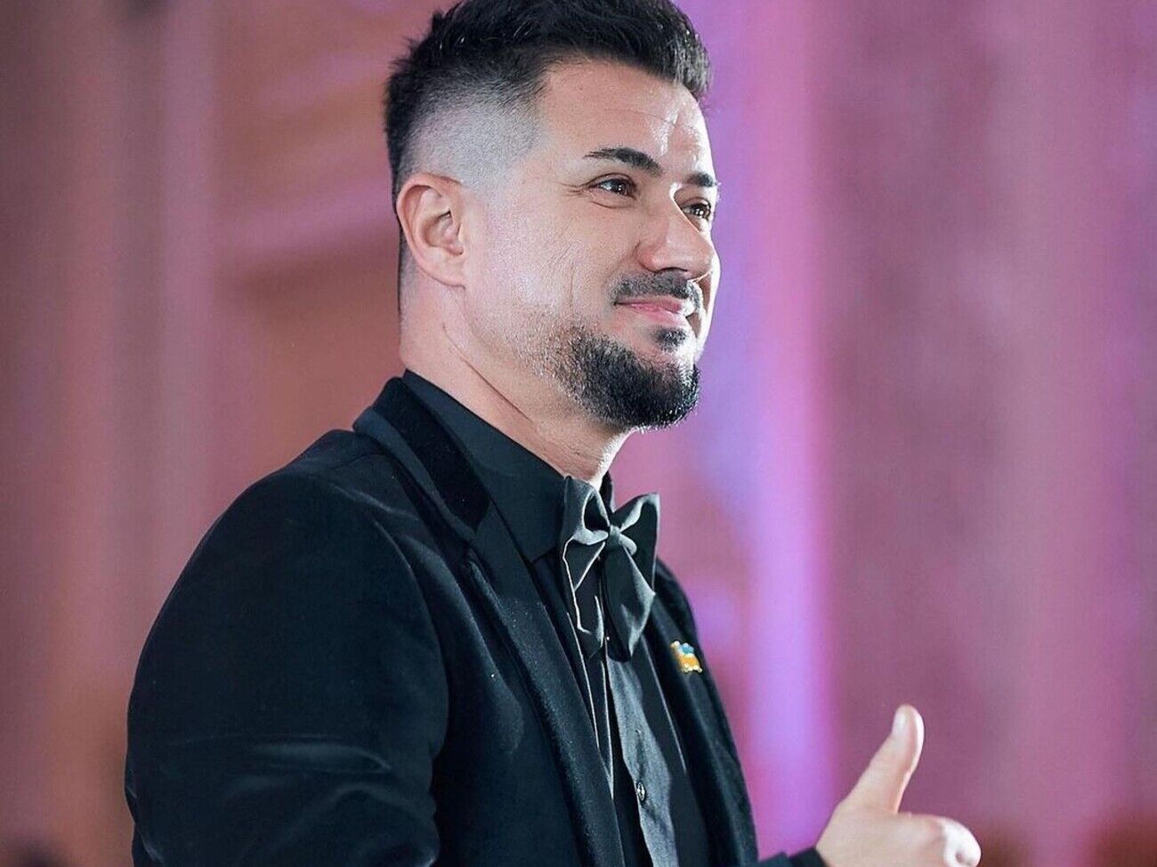 Налчаджиоглу після того, як розстався із дружиною, з'являється на вечірках у компанії дівчат