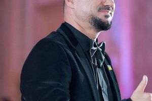 Налчаджиоглу після того, як розстався із дружиною, з'являється на вечірках у компанії дівчат