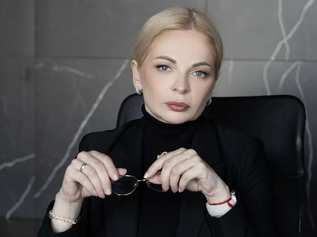 Заради високих відсотків наші посередники віддають іноземним виробникам зброї більше державних грошей. На аукціонах Україна торгується сама із собою
