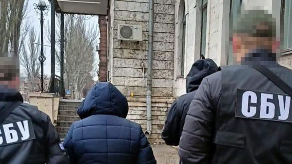 По месту жительства задержанной был обнаружен мобильный телефон, который она использовала для передачи закрытой информации