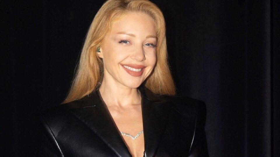 Тина Кароль часто отдает предпочтение нюдовому покрытию или лаку молочного цвета