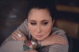 Мозгова народилася в Києві 9 лютого 1974 року