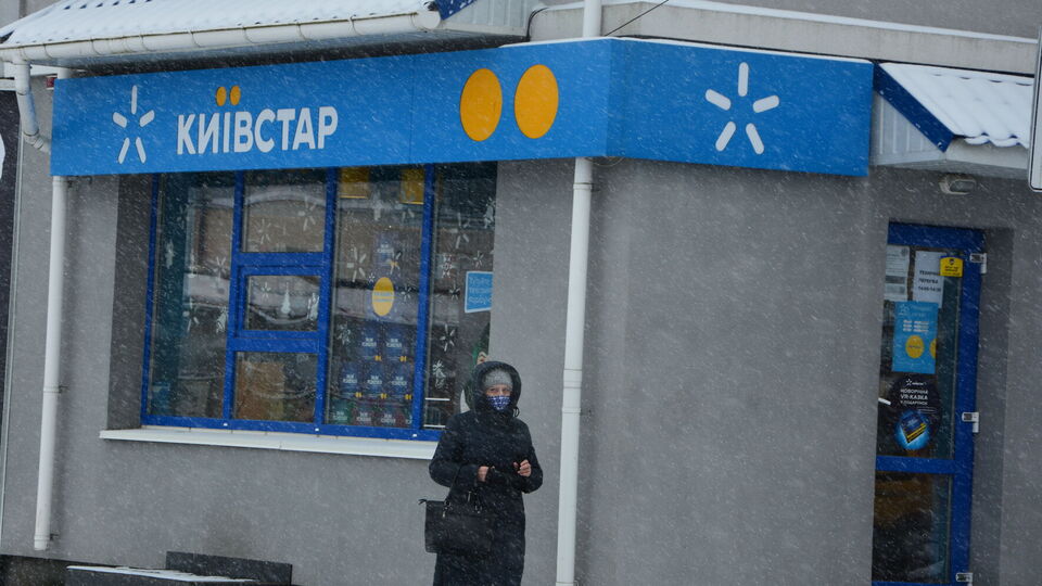 Станом на вечір 14 грудня абонентам "Київстар" стали доступними голосовий зв'язок, активна послуга "Домашній Інтернет" і розпочато відновлення послуг мобільного передавання даних, зазначили в компанії