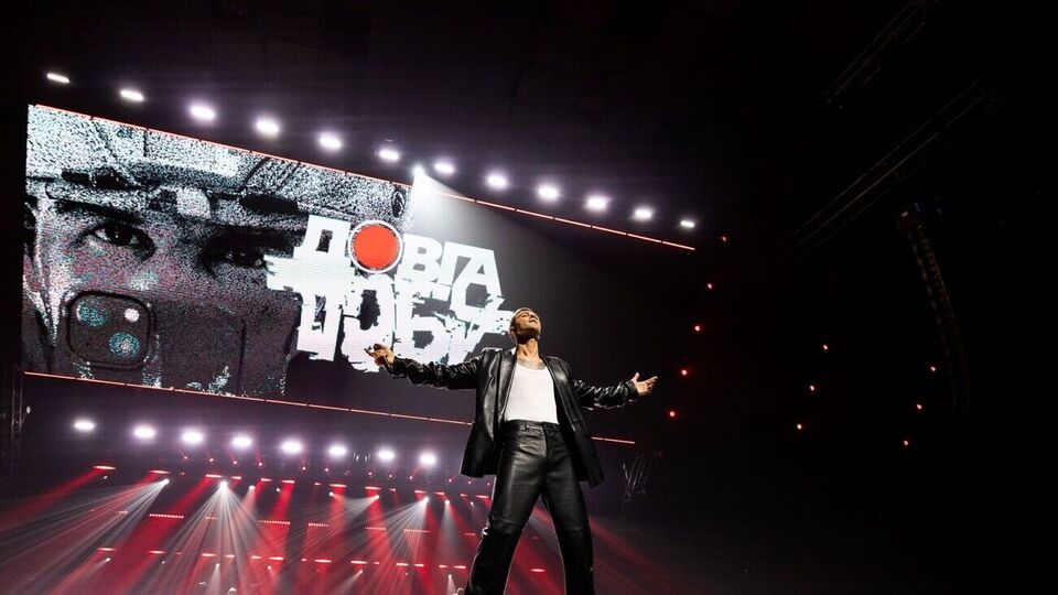 Макс Барських: Цей трек – заклик до світу від імені всіх українців. Пісня розповідає історію народу, що прокинувся зранку й опинився у війні