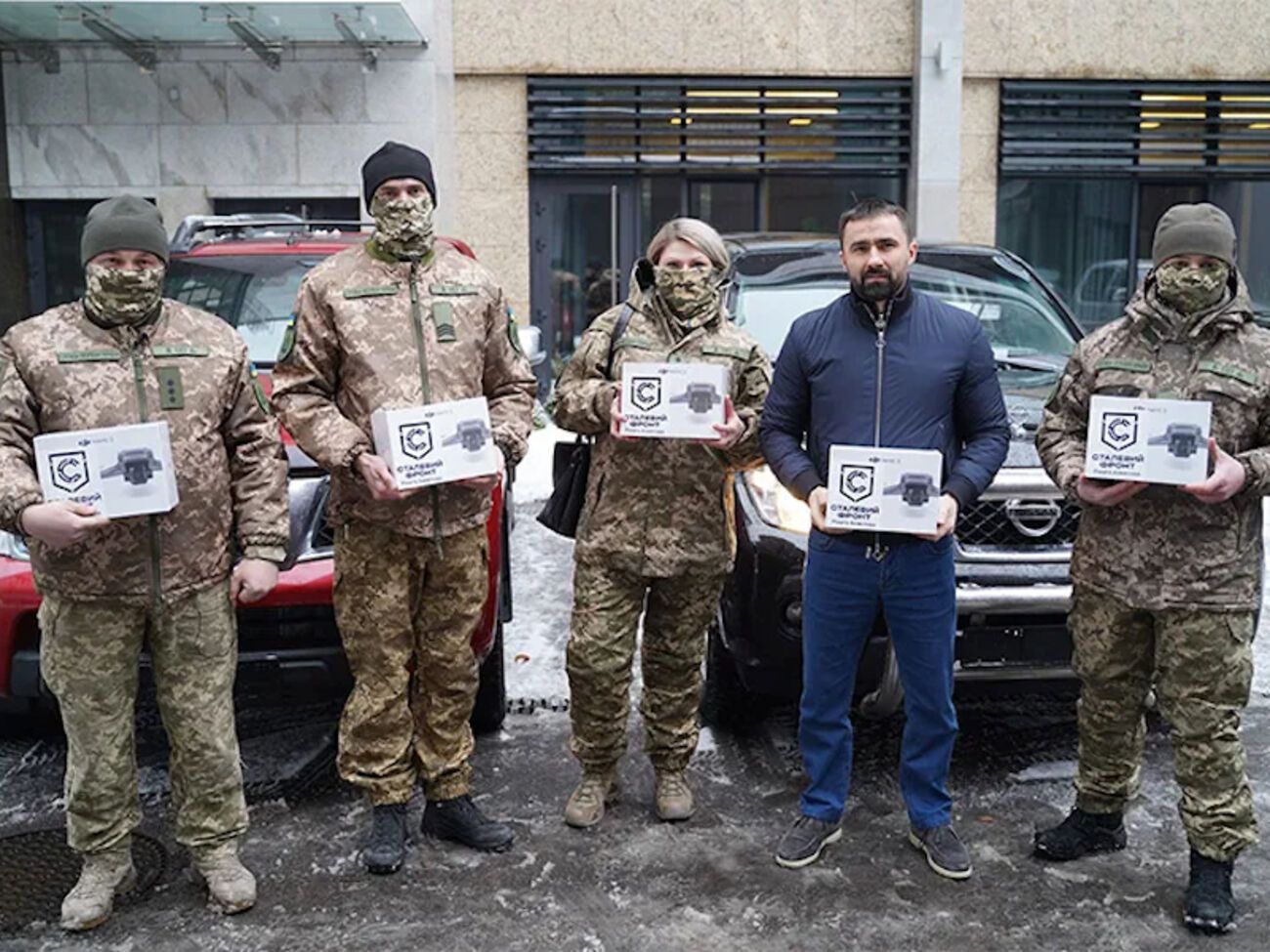"Сталевий фронт" вчергове привіз спецпризначенцям автомобілі і дрони на загальну вартість 1,6 млн грн
