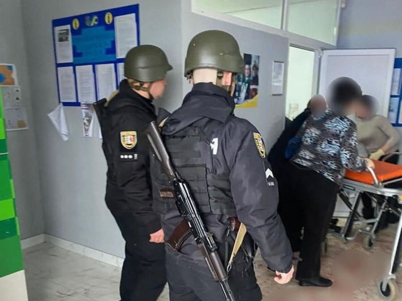 Мужчина взорвал несколько гранат во время заседания сессии