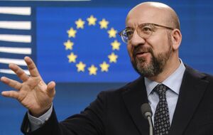 ЕС использует все возможные аргументы, чтобы переубедить Венгрию, которая блокирует пакет помощи Украине, отметил Мишель