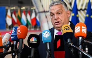 Орбан не участвовал в принятии решения по началу переговоров с Украиной о членстве в ЕС, покинув зал во время голосования