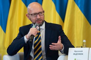 Яценюк: Україна повинна отримати запрошення до вступу в Альянс