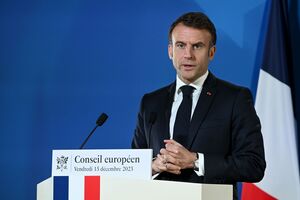 Не Франция решила совершить военные преступления на севере Украины, отметил Макрон