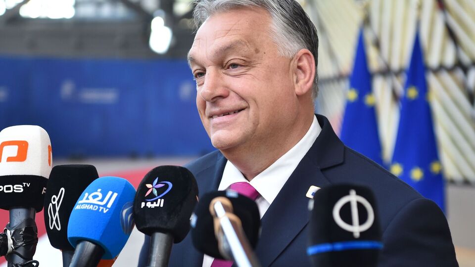 У момент голосування щодо України на саміті ЄС 14 грудня Орбан вийшов із зали, але це була стратегія, заздалегідь погоджена з Римом, зазначили ЗМІ