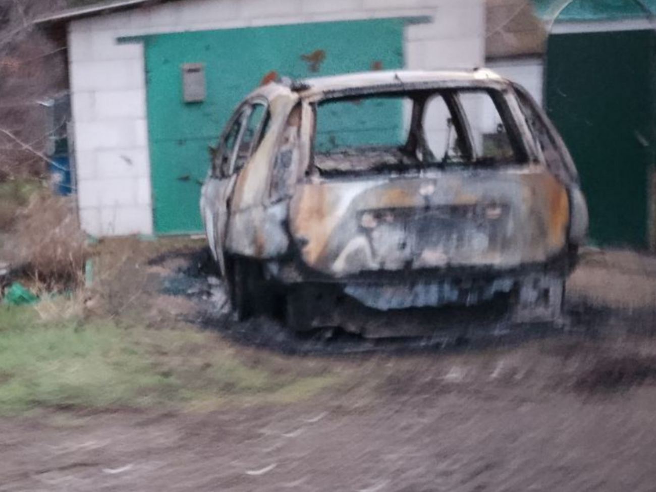 В Мариуполе взорвали машину российского офицера, заявил Андрющенко