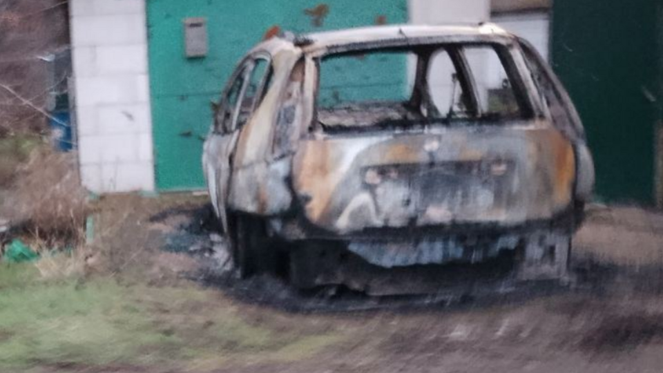 У Маріуполі висадили в повітря машину російського офіцера, заявив Андрющенко