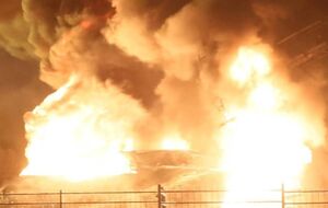 Сильна пожежа 15 грудня виникла на нафтобазі в Донецьку, до цього в місті чули вибухи