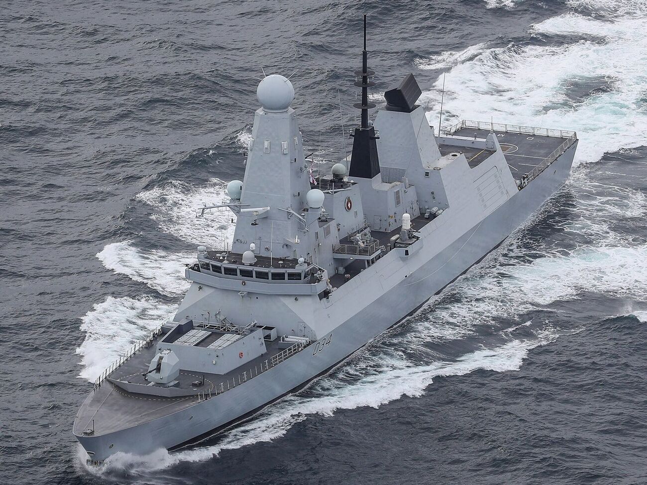 Эсминец Diamond был отправлен на Ближний Восток две недели назад