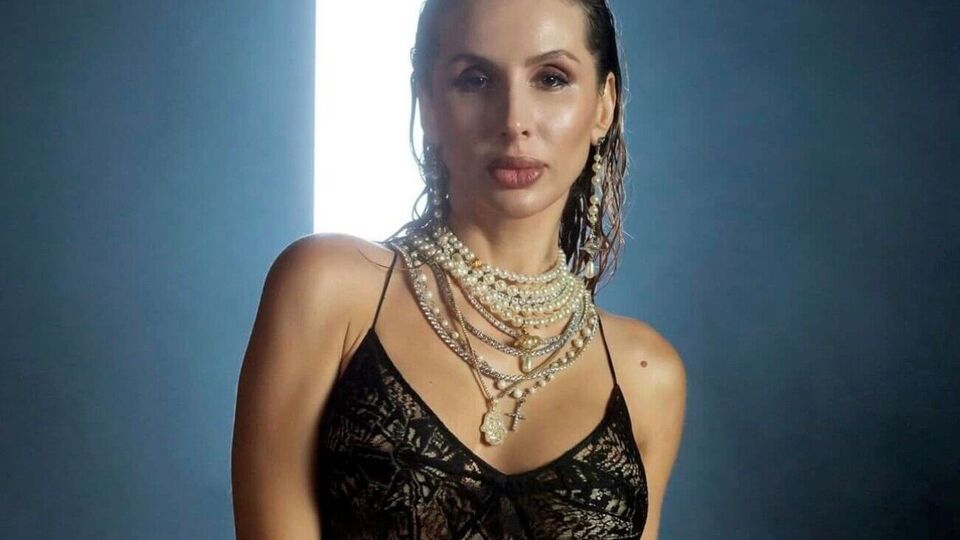 До полномасштабного вторжения РФ в Украину Loboda участвовала в многочисленных российских шоу и гастролировала по РФ с концертами