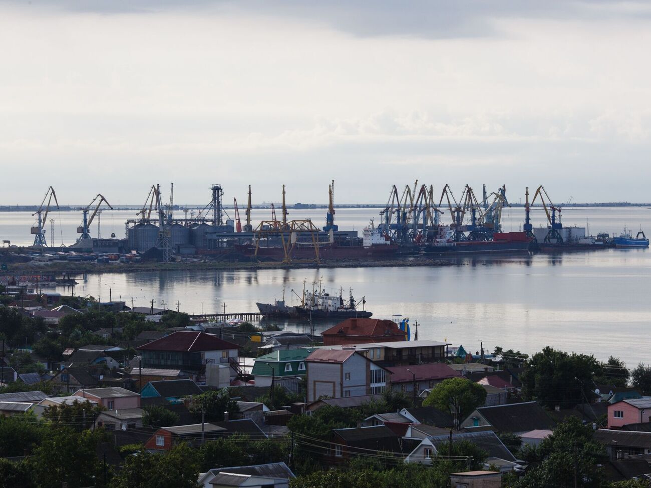 Окупанти вивозять із заводів у Запорізькій області брухт і спрямовують у РФ через порт у Бердянську, зазначили в ЦНС