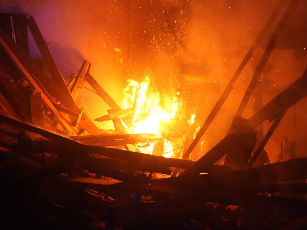 Один из сбитых беспилотников упал в жилой квартал в Одесском районе и взорвался
