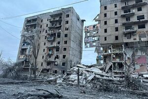 У Кураховому пошкоджено чотири багатоповерхівки, вісім приватних будинків, заклад культури та промзону