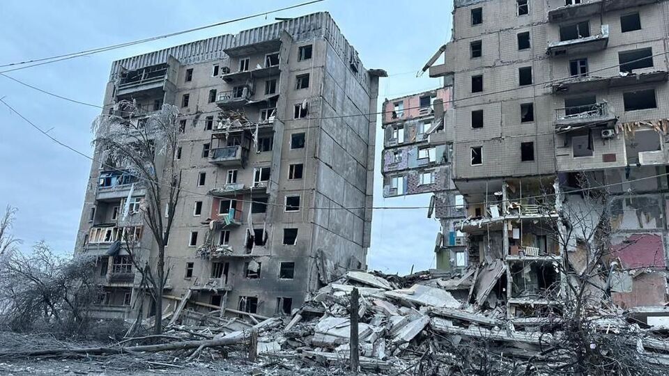 В Курахово повреждены четыре многоэтажки, восемь частных домов, заведение культуры и промзона