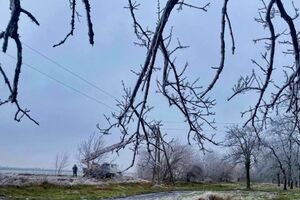 Энергетики продолжают работать над восстановлением сетей
