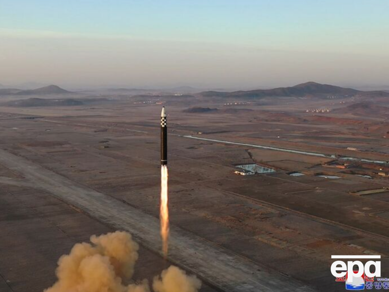 КНДР продолжает запуски ракет и агрессивную риторику, отмечает Reuters