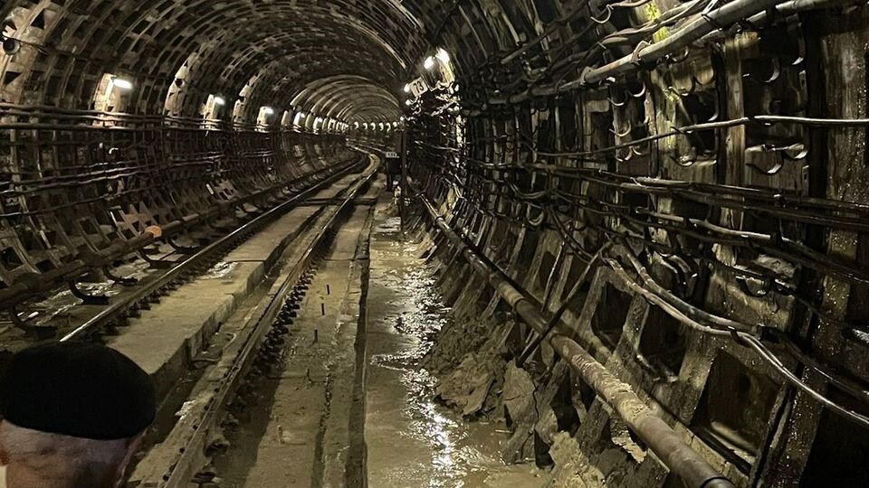 Брагінський зазначив, що у тунель потрапили вода з піском