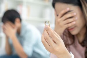 Количество разводов в первом полугодии 2023 года выросло почти на треть