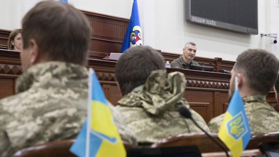 Віталій Кличко: Київ залучив і передав захисникам 169 авто, 2400 бронежилетів, 2000 аптечок, БПЛА, медобладнання, медикаменти, продукти харчування, Starlink