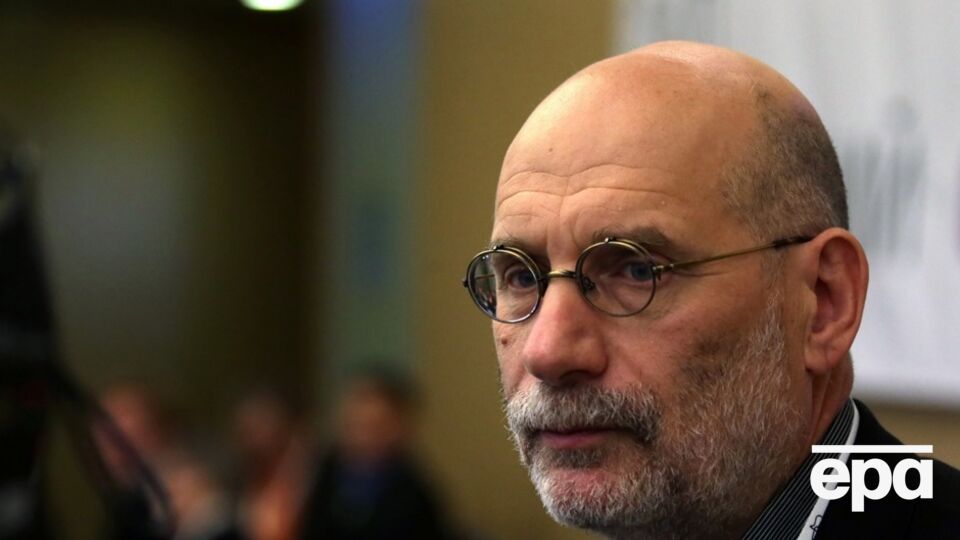 Акунин с 2014 года проживает за пределами России