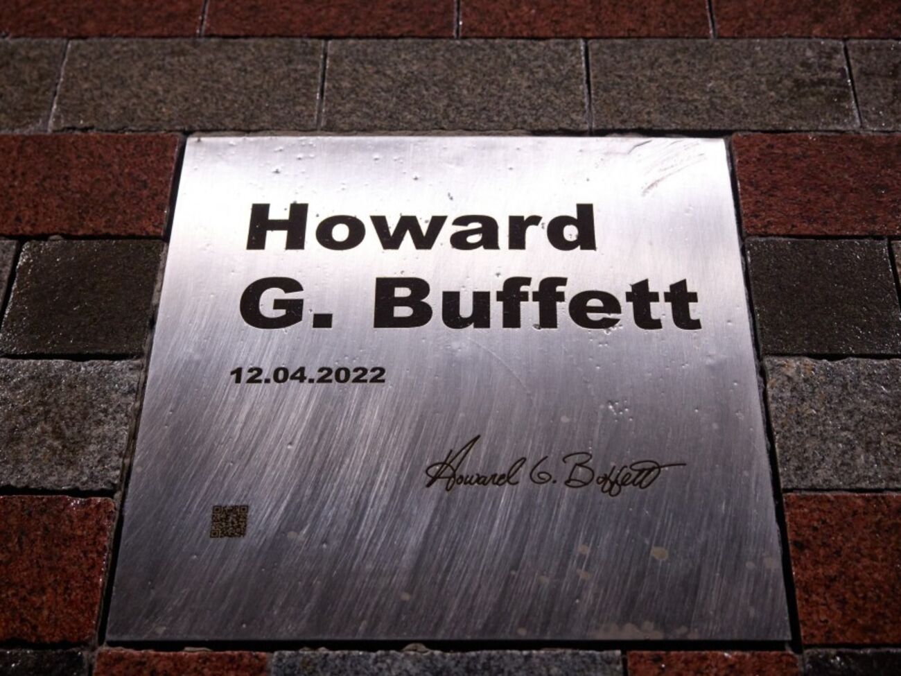 Имя Баффетта среди имен лидеров, которые рядом с Украиной с первых дней полномасштабного вторжения РФ, отметил Зеленский