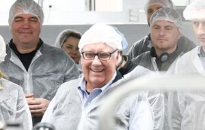 Фабрику-кухню в Буче 18 декабря посетил американский бизнесмен Баффетт