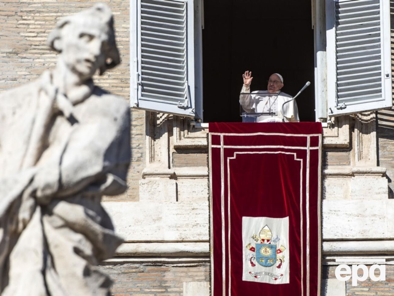 В Ватикане выпустили документ, позволяющий благословлять однополые пары