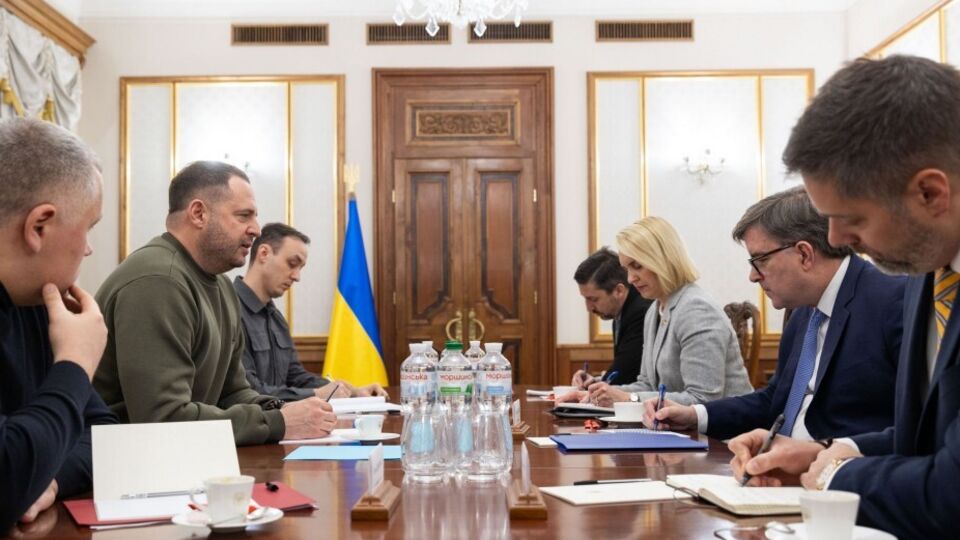Єрмак 18 грудня в Києві провів зустріч із представниками Держдепу США О'Браєном і Смітом