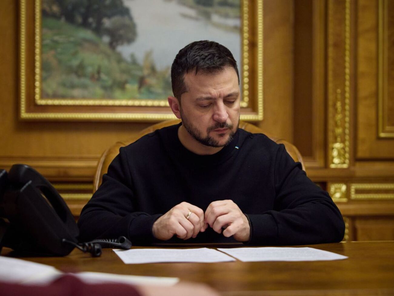 Зеленскому доверяют 77% граждан