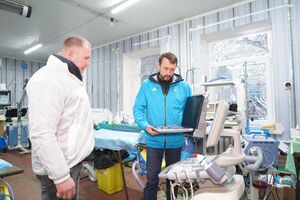 В медучреждение на передовой доставили наркозно-дыхательный аппарат с компрессором и аппарат УЗИ