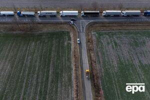 По данным ГПСУ на 2 декабря, в очередях в сторону Украины в Польше находится около 2,4 тыс. грузовиков