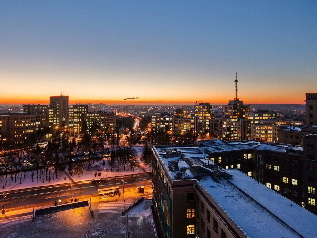 Российские захватчики ночью нанесли два удара по Салтовскому району Харькова