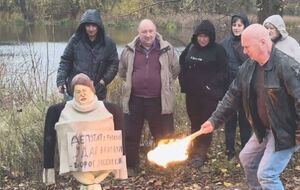 1 ноября активисты сожгли чучело, внешне похоже на депутата Киевского городского совета Юлию Лымарь