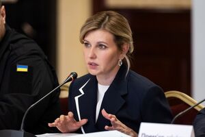 Зеленська не коментує, що є причиною травми