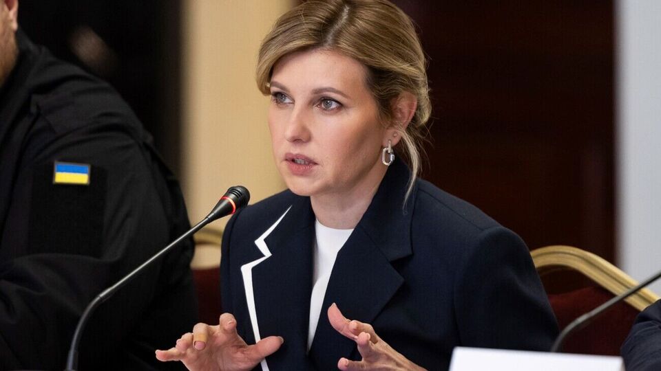 Зеленська не коментує, що є причиною травми