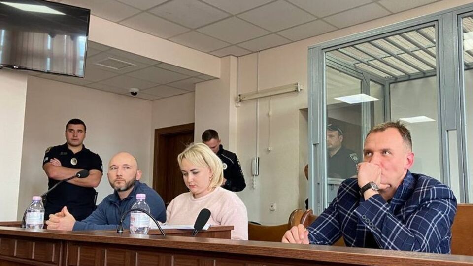 Суд отказался удовлетворить ходатайство стороны защиты по смягчению меры пресечения Тандыру (слева за столом)