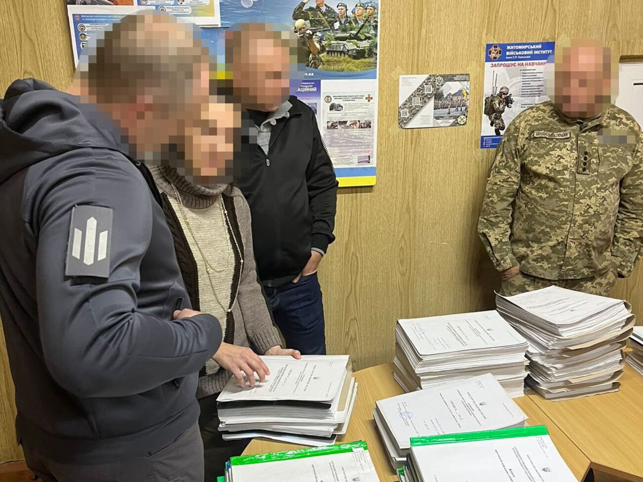 Орієнтовна вартість "послуги" для ухилянтів становила $2–3 тис. з особи, зазначили у ДБР