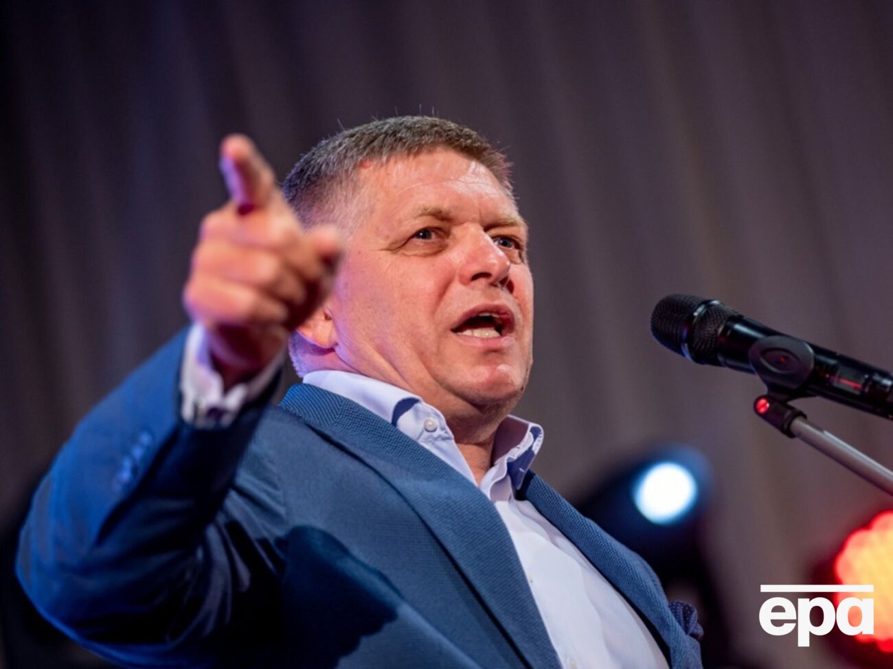 Фицо отметил, что пока будет иметь возможность влиять на словацкую политику, использует право наложить вето на вступление Украины в НАТО