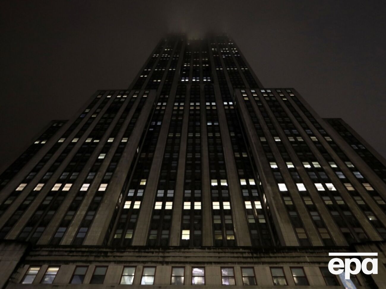 Empire State Building имеет 102 этажа