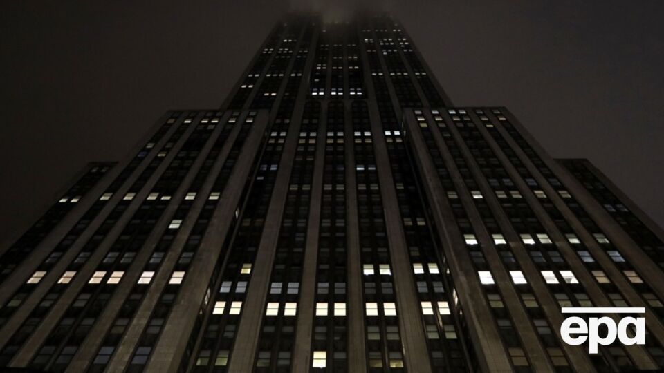 Empire State Building має 102 поверхи