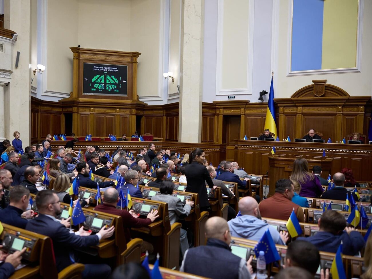 Нардеп Балога 20 декабря вышел из депутатской группы "За майбутнє", а нардеп Торохтий вошел в нее